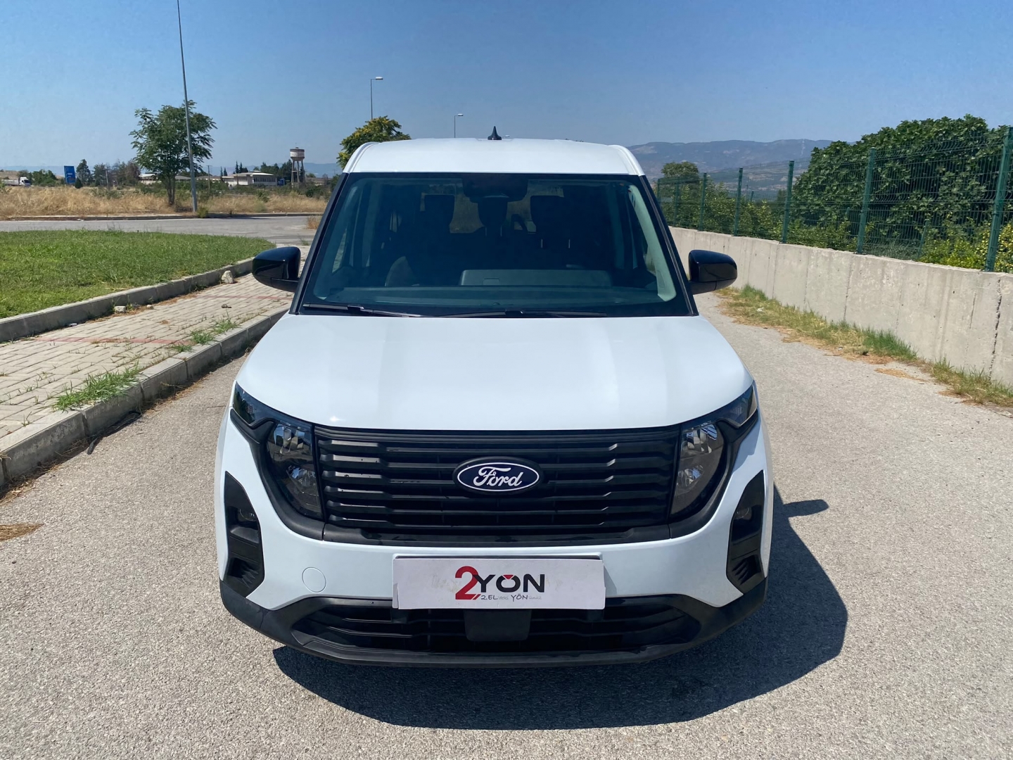 Tourneo Courier Benzinli Otomatik 1.0 DELUXE