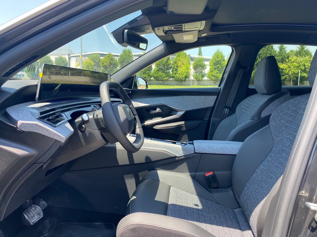 Yeni 3008 Allure 1.6 Plug-in Hybrid 195hp eDCS7